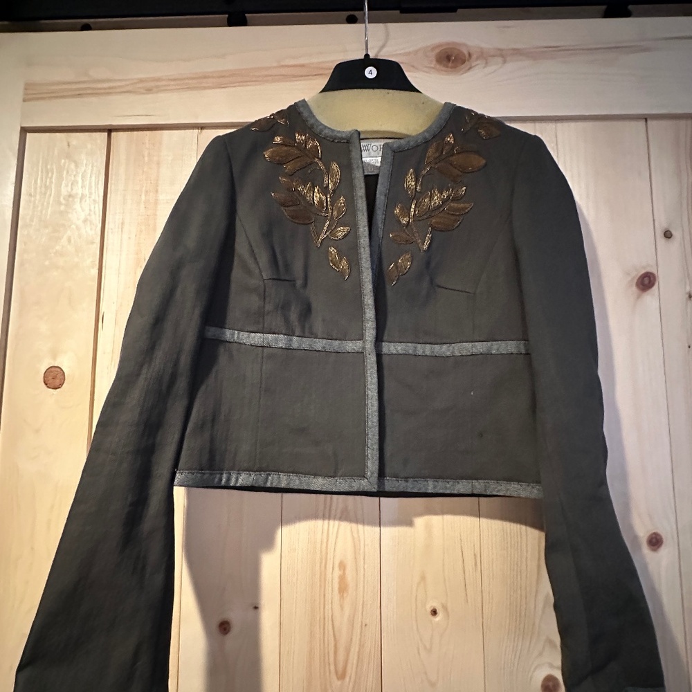 ✨ Worth New York Olive Green Embroidered Cropped Jacket - Size 4 ✨